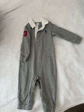 Polo by Ralph Lauren Gray Cotton Long-Sleeve Baby One-Piece with White Collar